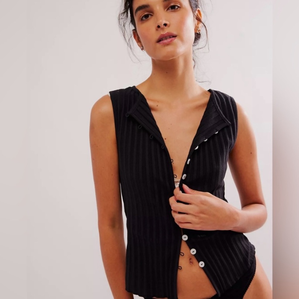 NWT Free People Tilly vest button up tank top L black wide ribbed knit 90s retro